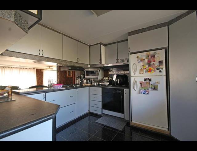 4 BEDROOM HOUSE FOR SALE IN HEUWELOORD